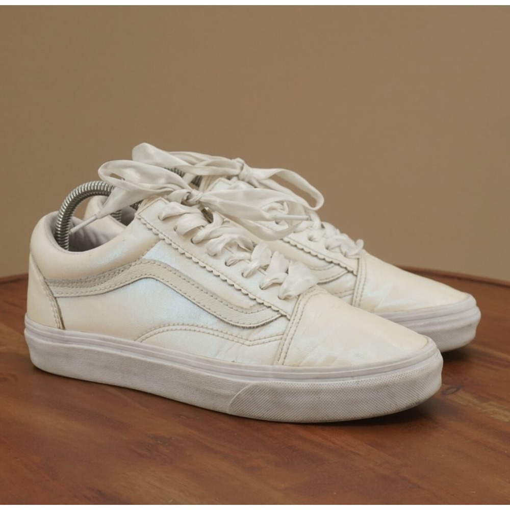 Vans Womens Leather Satin White Pearl Iridescent Lace Up Sneakers Size 8.5 M
